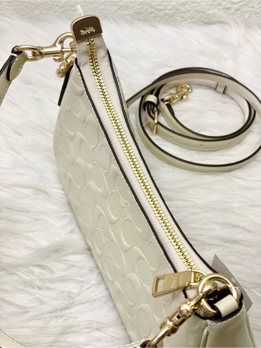 NWT Coach Teri Shoulder Bag In Signature Leather With Heart Charm in Chalk CDA98 - Picture 6 of 12